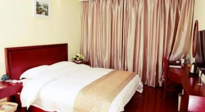 Bed in GreenTree Inn Nanjing Dachang Getang Metro Station Express Hotel