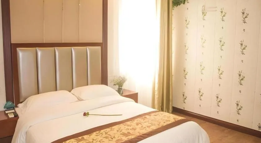 Bed in GreenTree Inn JiangSu Wuxi Jiangyin City QinGYAng Town Fuqian Road Express Hotel