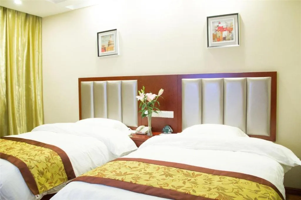 Bed in GreenTree Inn JiangSu Wuxi Jiangyin City QinGYAng Town Fuqian Road Express Hotel