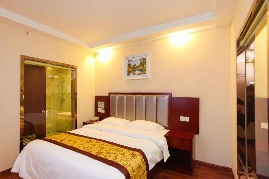Bed in GreenTree Inn JiangSu Wuxi Jiangyin City QinGYAng Town Fuqian Road Express Hotel