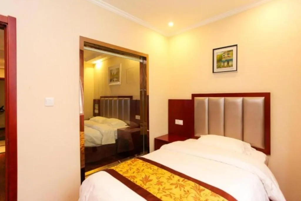 Bed in GreenTree Inn JiangSu Wuxi Jiangyin City QinGYAng Town Fuqian Road Express Hotel