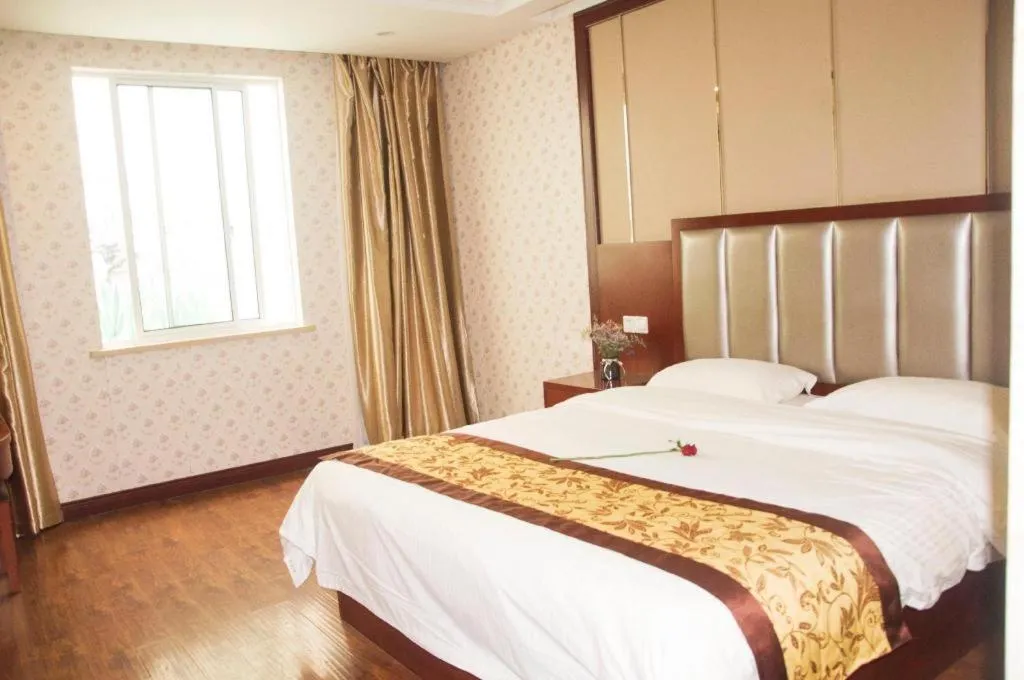 Bed in GreenTree Inn JiangSu Wuxi Jiangyin City QinGYAng Town Fuqian Road Express Hotel