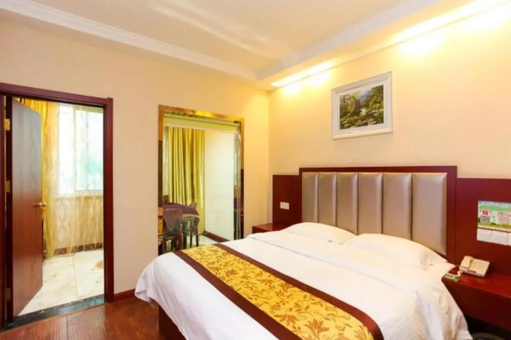 Bed in GreenTree Inn JiangSu Wuxi Jiangyin City QinGYAng Town Fuqian Road Express Hotel
