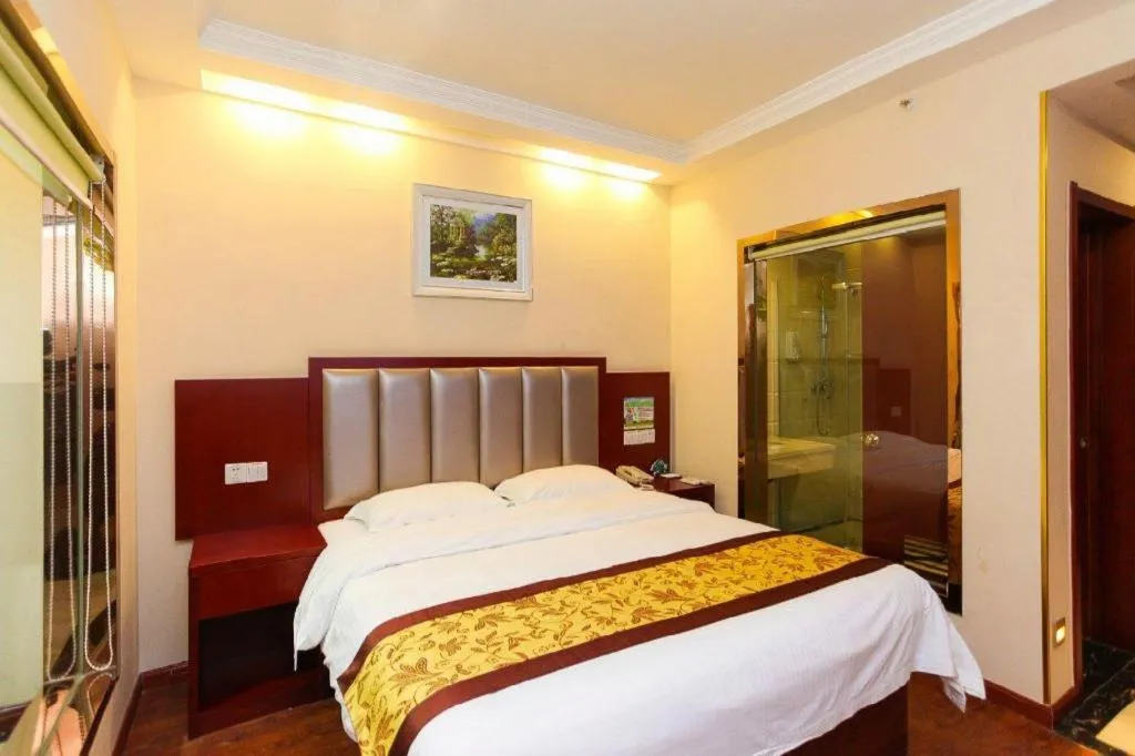 Bed in GreenTree Inn JiangSu Wuxi Jiangyin City QinGYAng Town Fuqian Road Express Hotel