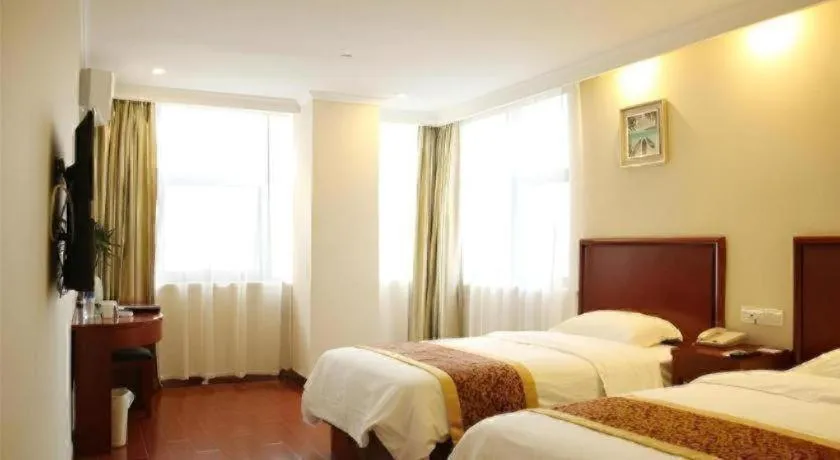 Bed in GreenTree Inn Yangzhou Slender West Lake Wencheng Attic Express Hotel