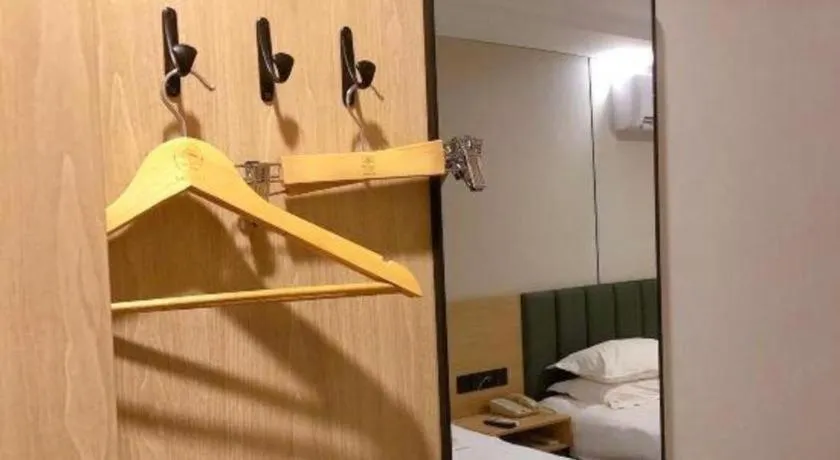 Bed in GreenTree Inn Yangzhou Slender West Lake Wencheng Attic Express Hotel