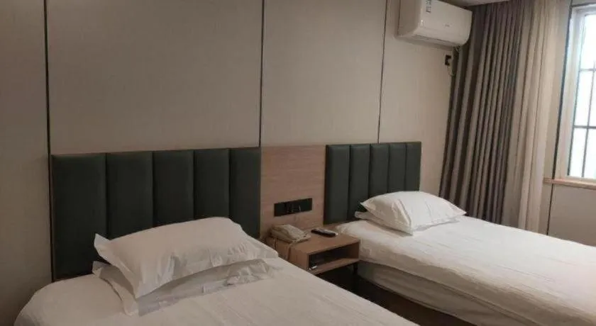 Bed in GreenTree Inn Yangzhou Slender West Lake Wencheng Attic Express Hotel