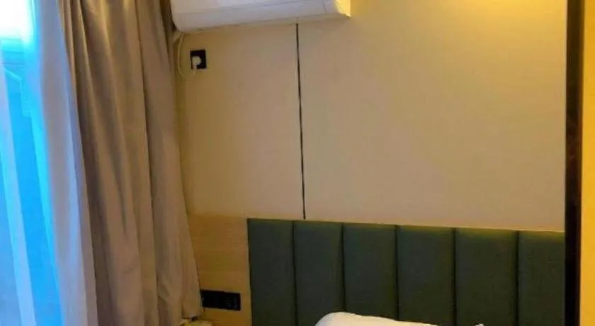 Bed in GreenTree Inn Yangzhou Slender West Lake Wencheng Attic Express Hotel