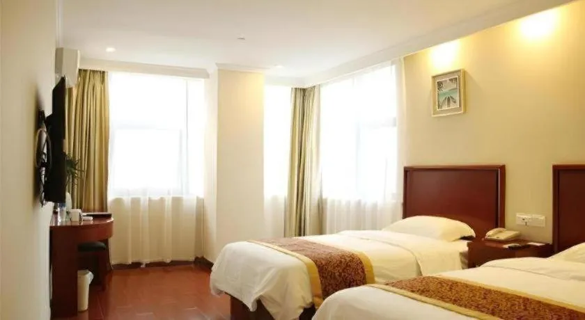 Bed in GreenTree Inn Yangzhou Slender West Lake Wencheng Attic Express Hotel