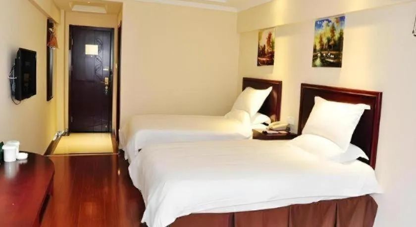 Bed in GreenTree Inn Yangzhou Slender West Lake Wencheng Attic Express Hotel