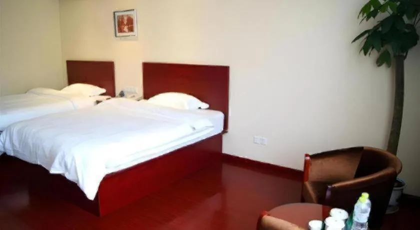 Bed in GreenTree Inn Yangzhou Slender West Lake Wencheng Attic Express Hotel