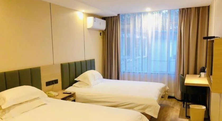 Bed in GreenTree Inn Yangzhou Slender West Lake Wencheng Attic Express Hotel
