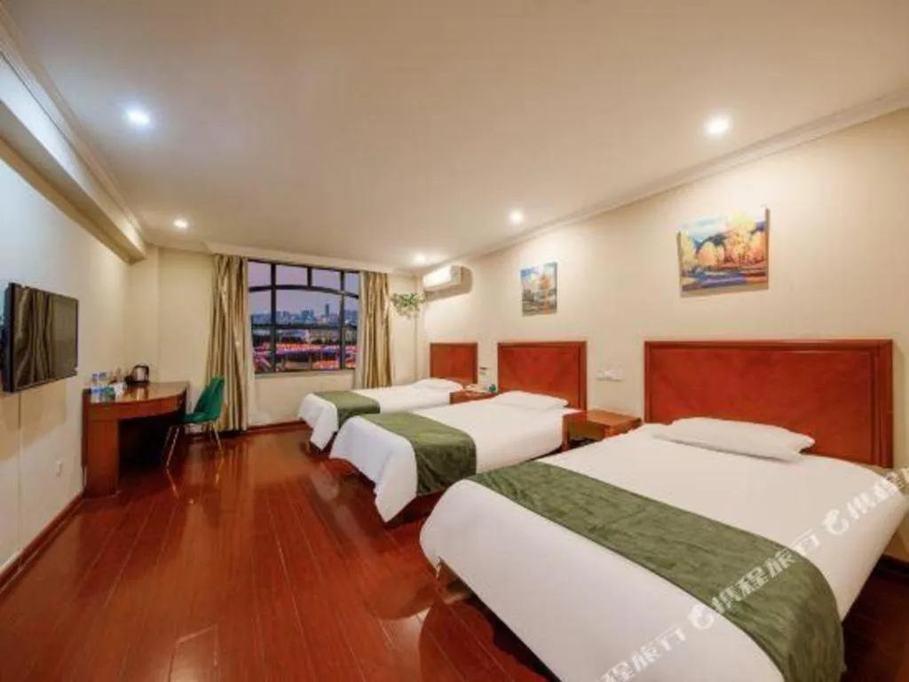 Bed in GreenTree Inn Shanghai MinHang ZhuanQiao Subway Station East ZhuanXing Road Shell Hotel