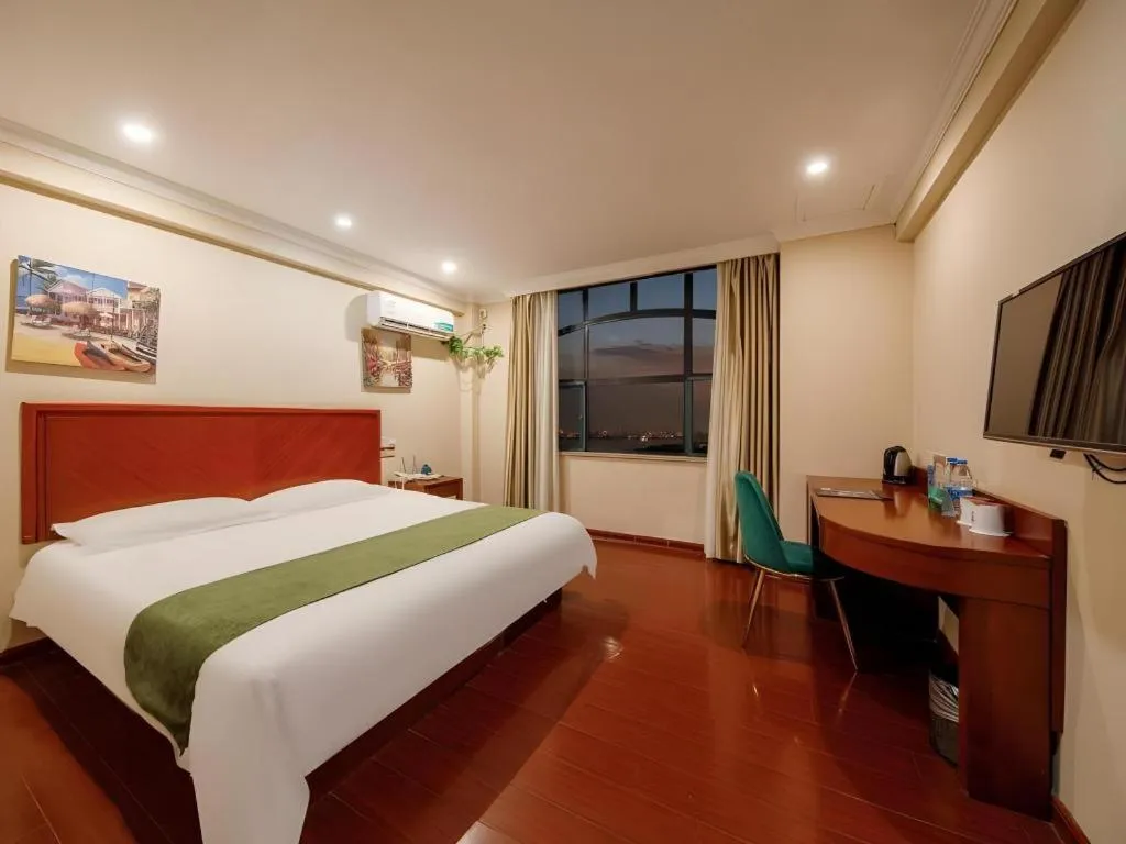 Bed in GreenTree Inn Shanghai MinHang ZhuanQiao Subway Station East ZhuanXing Road Shell Hotel