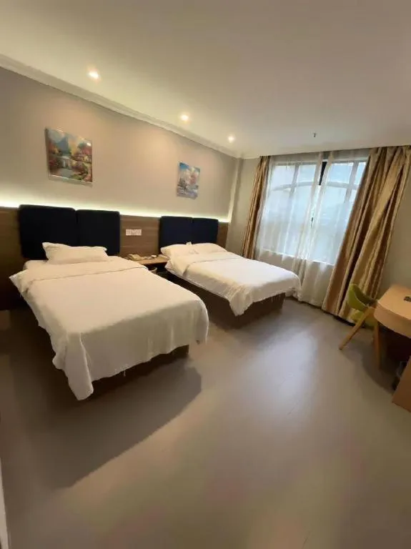 Bed in GreenTree Inn Shanghai MinHang ZhuanQiao Subway Station East ZhuanXing Road Shell Hotel