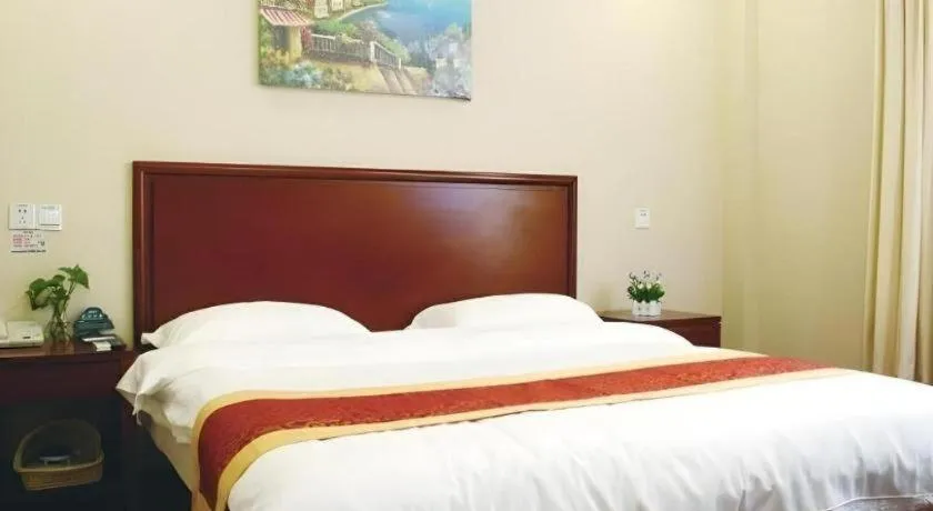 Bed in GreenTree Inn Shanghai MinHang ZhuanQiao Subway Station East ZhuanXing Road Shell Hotel
