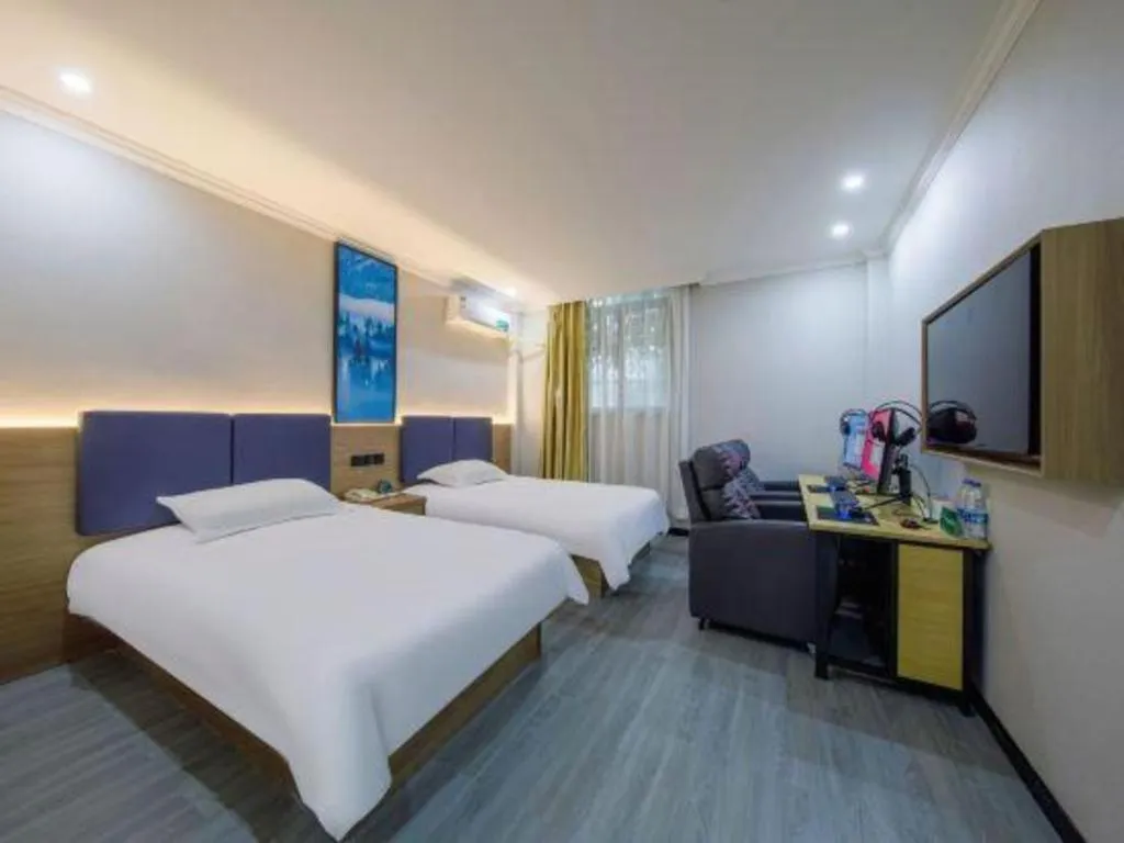 Bed in GreenTree Inn Shanghai MinHang ZhuanQiao Subway Station East ZhuanXing Road Shell Hotel
