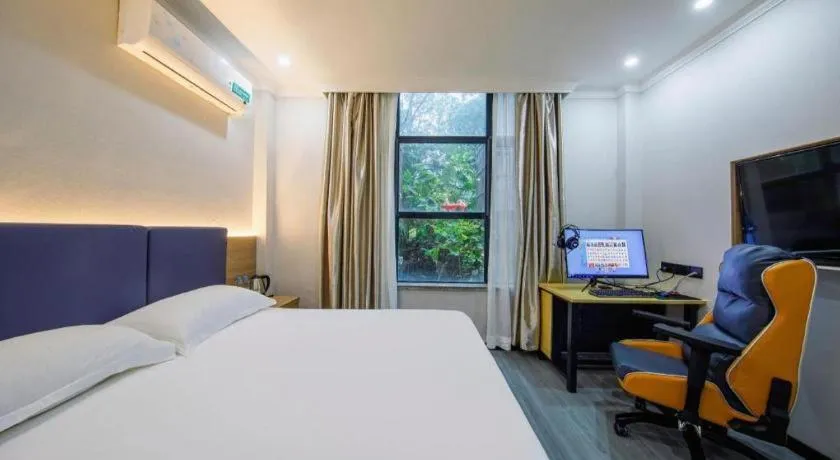 Bed in GreenTree Inn Shanghai MinHang ZhuanQiao Subway Station East ZhuanXing Road Shell Hotel