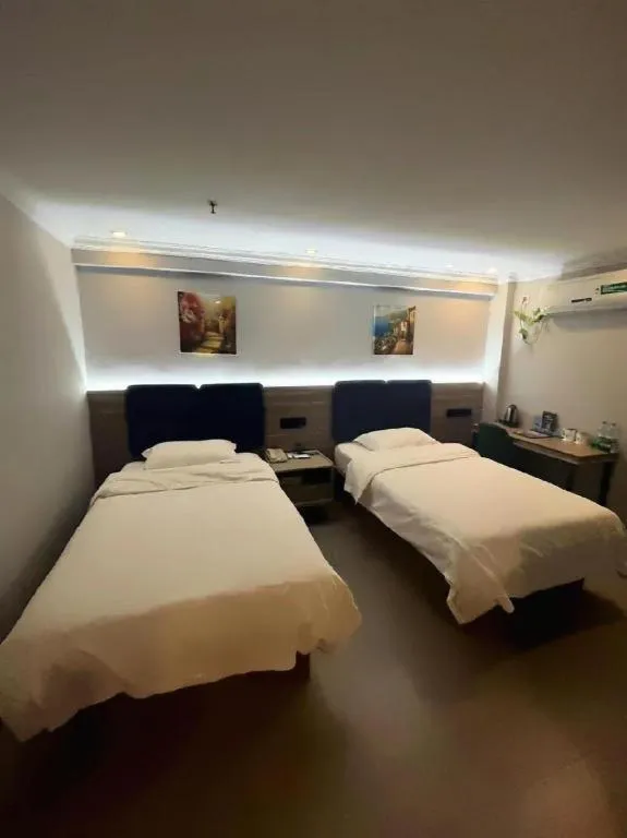 Bed in GreenTree Inn Shanghai MinHang ZhuanQiao Subway Station East ZhuanXing Road Shell Hotel