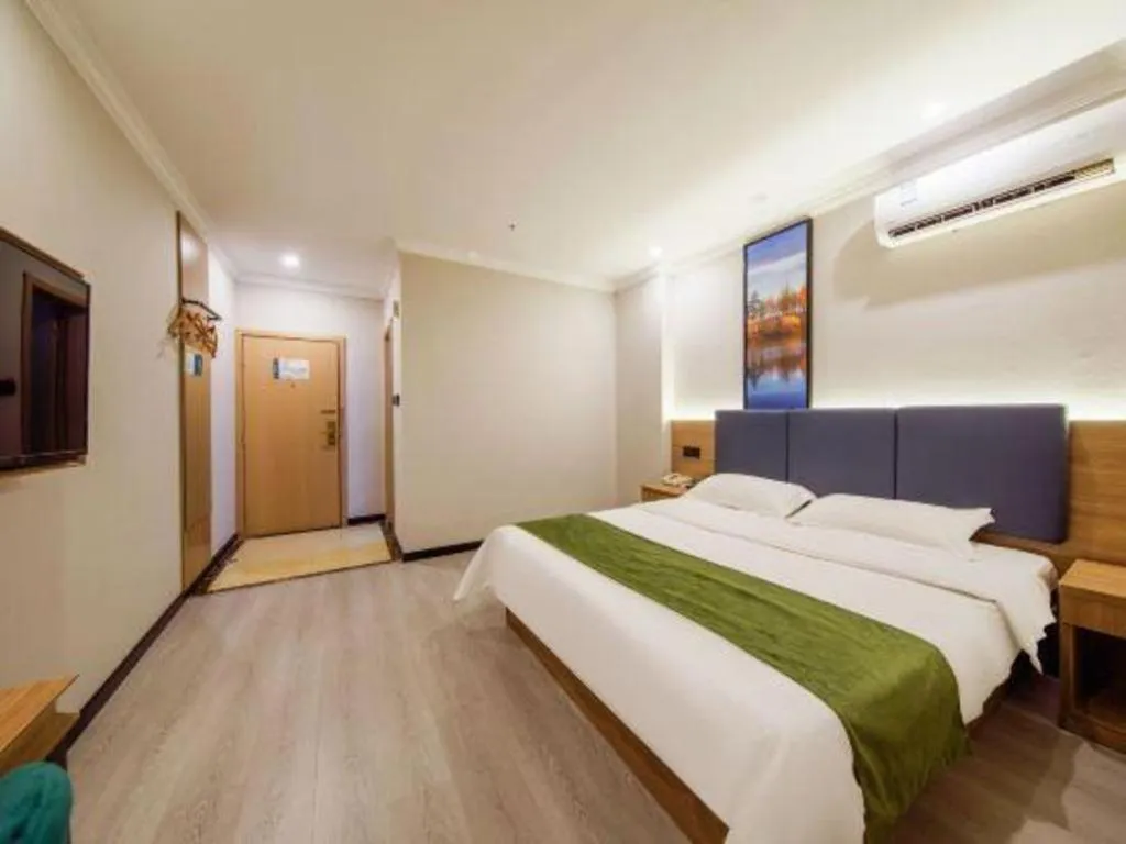 Bed in GreenTree Inn Shanghai MinHang ZhuanQiao Subway Station East ZhuanXing Road Shell Hotel