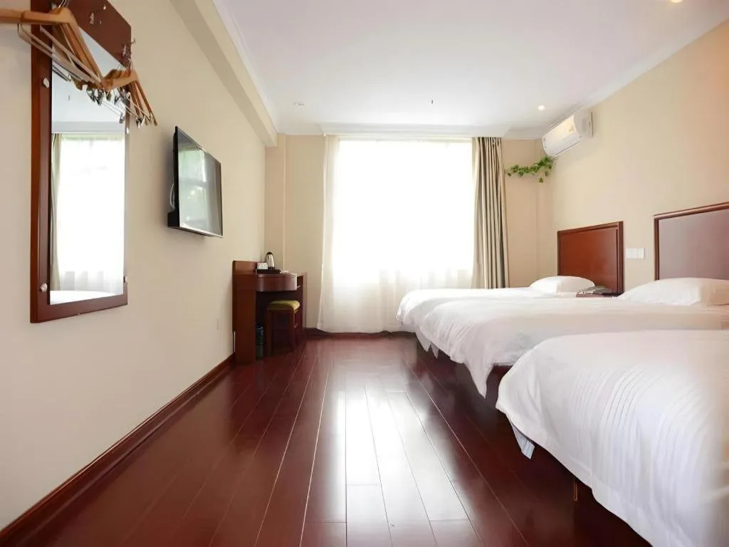 Bed in GreenTree Inn Shanghai MinHang ZhuanQiao Subway Station East ZhuanXing Road Shell Hotel