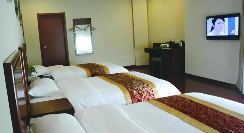 Bed in GreenTree Inn Shanghai MinHang ZhuanQiao Subway Station East ZhuanXing Road Shell Hotel