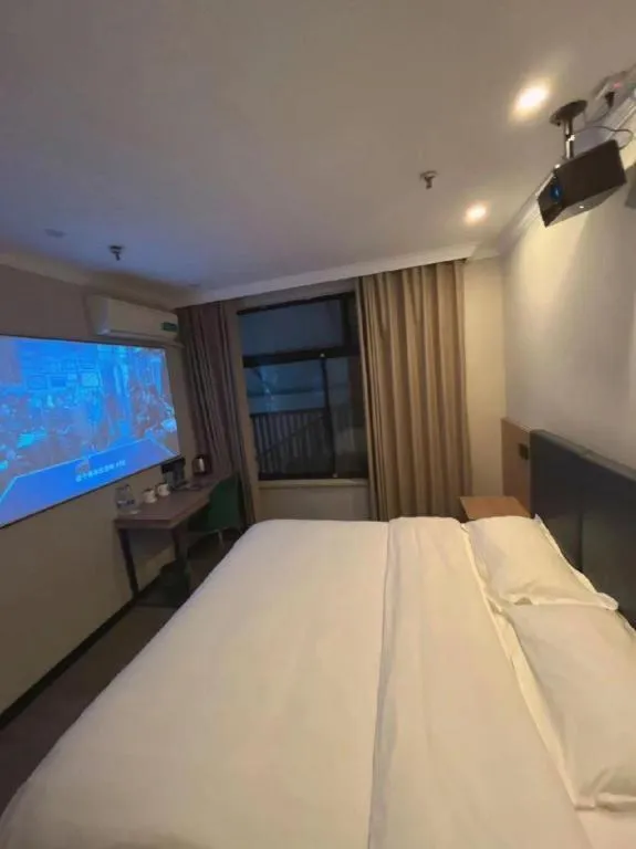Bed in GreenTree Inn Shanghai MinHang ZhuanQiao Subway Station East ZhuanXing Road Shell Hotel