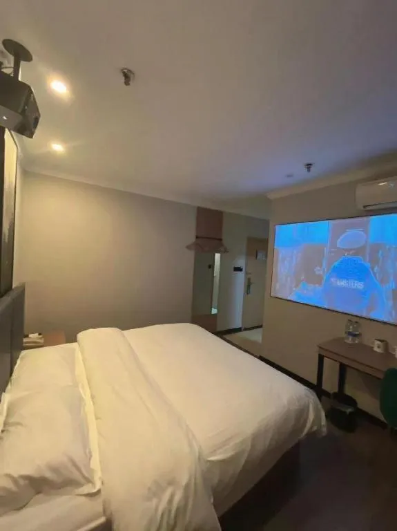 Bed in GreenTree Inn Shanghai MinHang ZhuanQiao Subway Station East ZhuanXing Road Shell Hotel