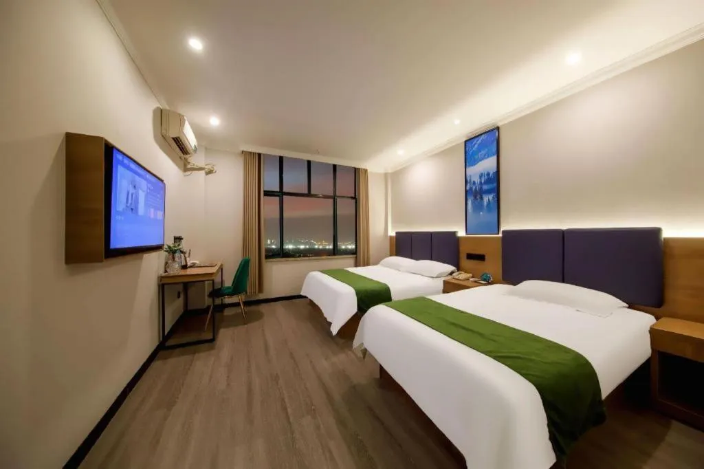 Bed in GreenTree Inn Shanghai MinHang ZhuanQiao Subway Station East ZhuanXing Road Shell Hotel