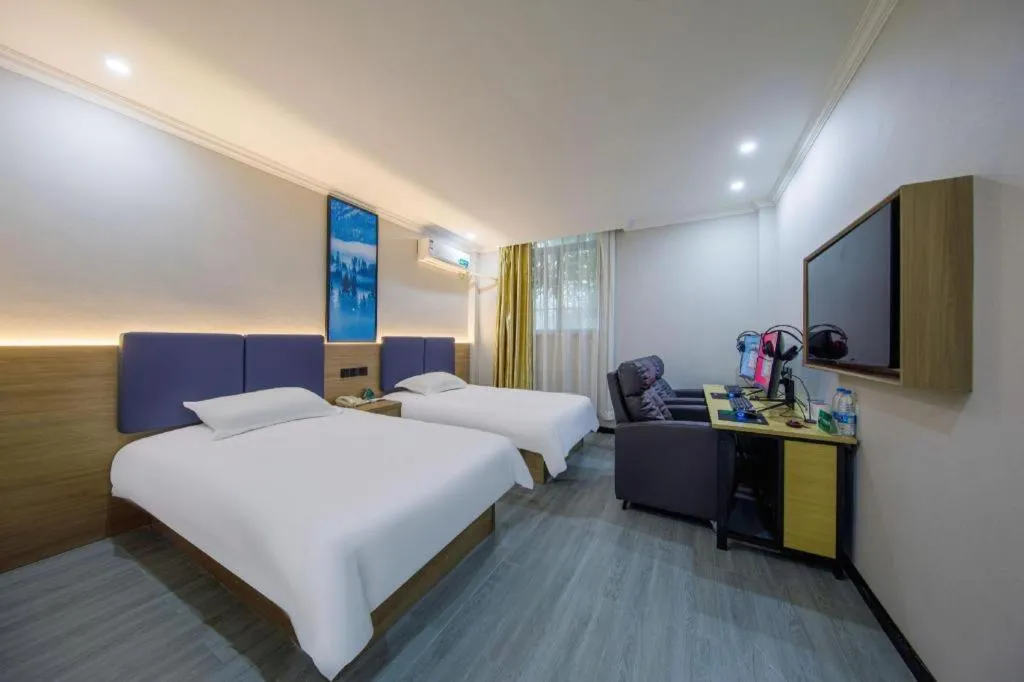 Bed in GreenTree Inn Shanghai MinHang ZhuanQiao Subway Station East ZhuanXing Road Shell Hotel