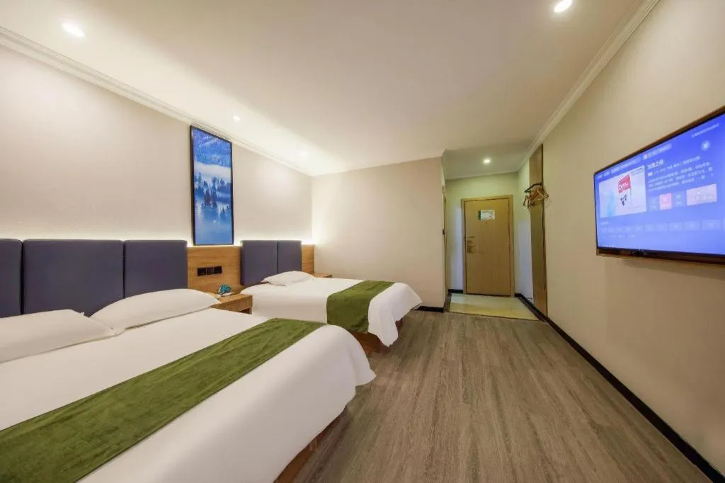 Bed in GreenTree Inn Shanghai MinHang ZhuanQiao Subway Station East ZhuanXing Road Shell Hotel