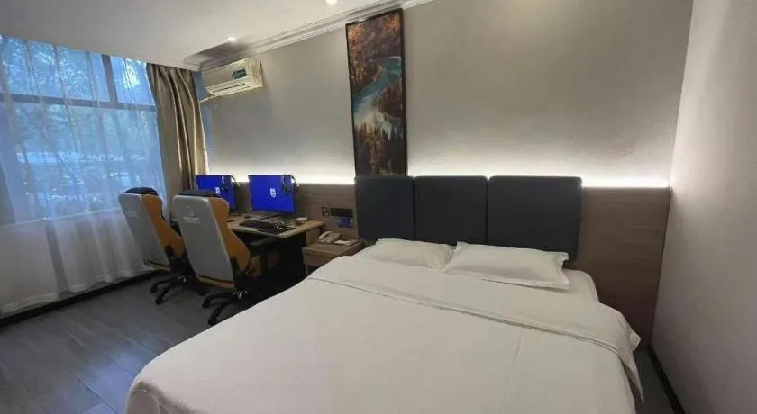 Bed in GreenTree Inn Shanghai MinHang ZhuanQiao Subway Station East ZhuanXing Road Shell Hotel