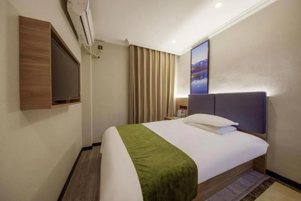 Bed in GreenTree Inn Shanghai MinHang ZhuanQiao Subway Station East ZhuanXing Road Shell Hotel