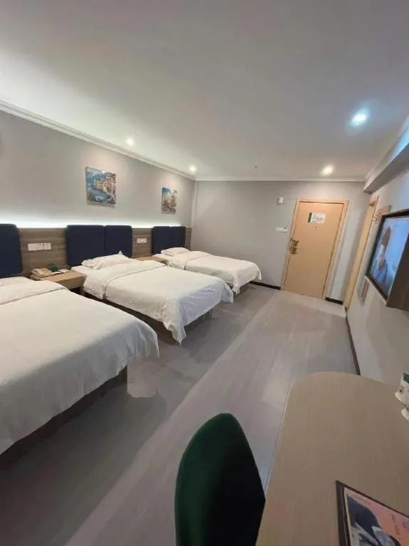 Bed in GreenTree Inn Shanghai MinHang ZhuanQiao Subway Station East ZhuanXing Road Shell Hotel