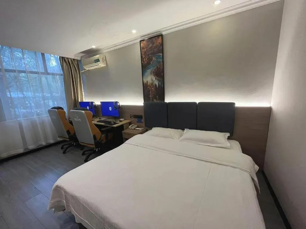 Bed in GreenTree Inn Shanghai MinHang ZhuanQiao Subway Station East ZhuanXing Road Shell Hotel