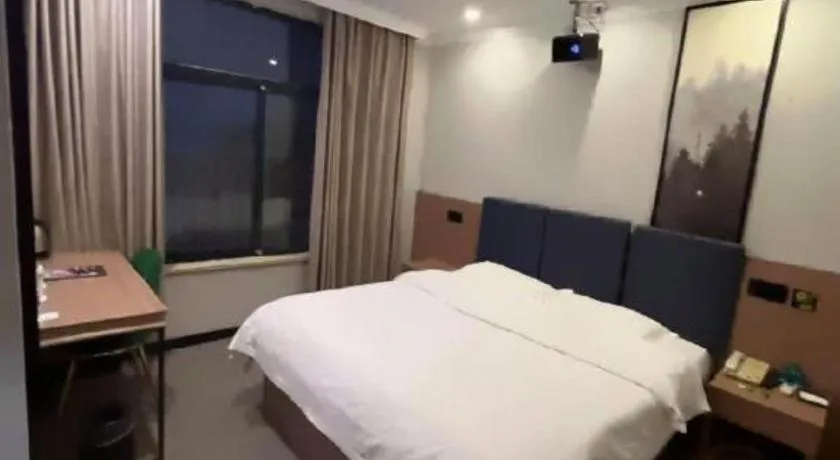 Bed in GreenTree Inn Shanghai MinHang ZhuanQiao Subway Station East ZhuanXing Road Shell Hotel