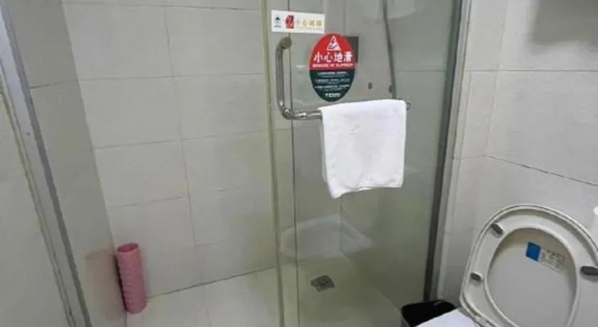 GreenTree Inn Shanghai MinHang ZhuanQiao Subway Station East ZhuanXing Road Shell Hotel