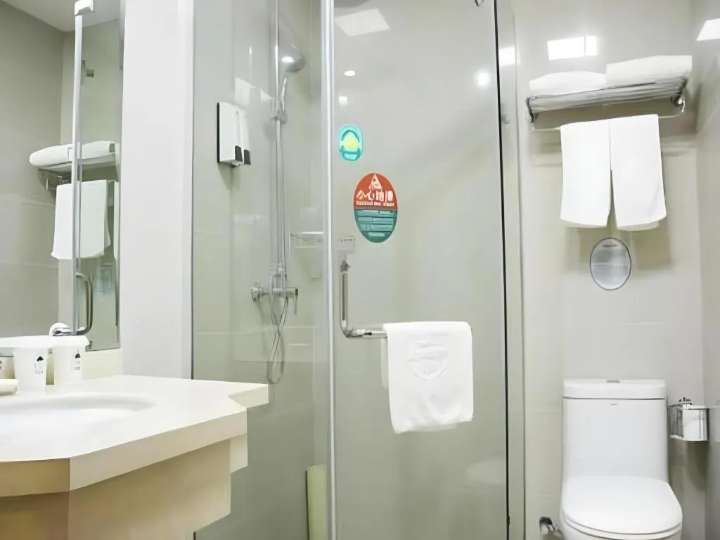 GreenTree Inn Shanghai MinHang ZhuanQiao Subway Station East ZhuanXing Road Shell Hotel