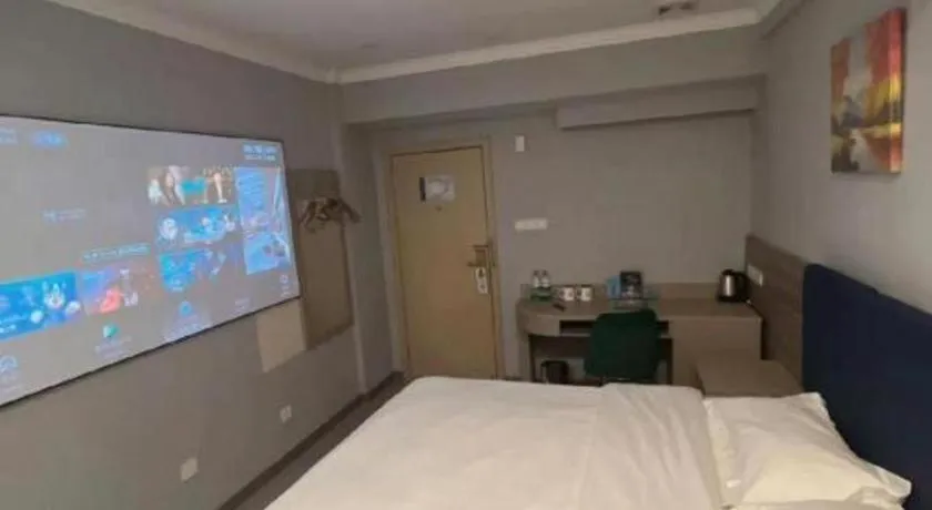 Bed in GreenTree Inn Shanghai MinHang ZhuanQiao Subway Station East ZhuanXing Road Shell Hotel