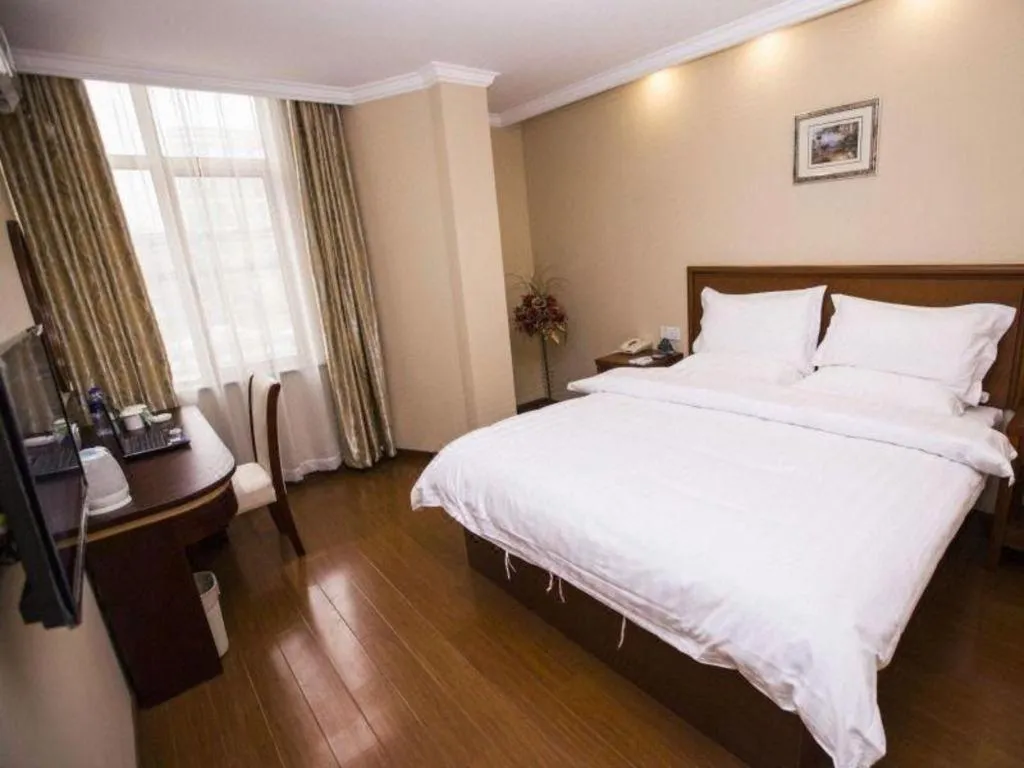 Bed in GreenTree Inn Shanghai Hongqiao Airport Huqingping Highway Shell Hotel