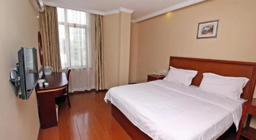 Bed in GreenTree Inn Shanghai Hongqiao Airport Huqingping Highway Shell Hotel