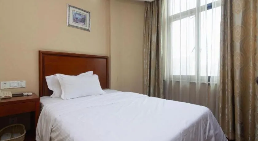 Bed in GreenTree Inn Shanghai Hongqiao Airport Huqingping Highway Shell Hotel