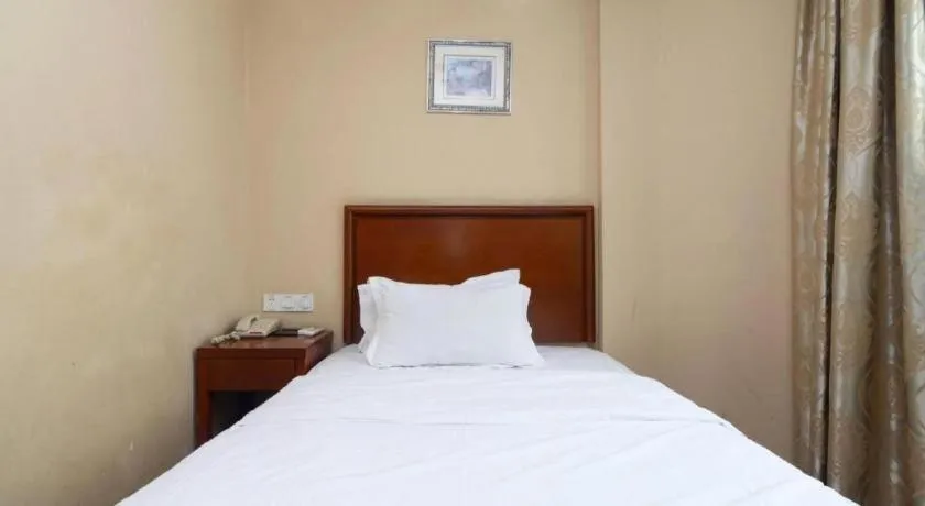 Bed in GreenTree Inn Shanghai Hongqiao Airport Huqingping Highway Shell Hotel