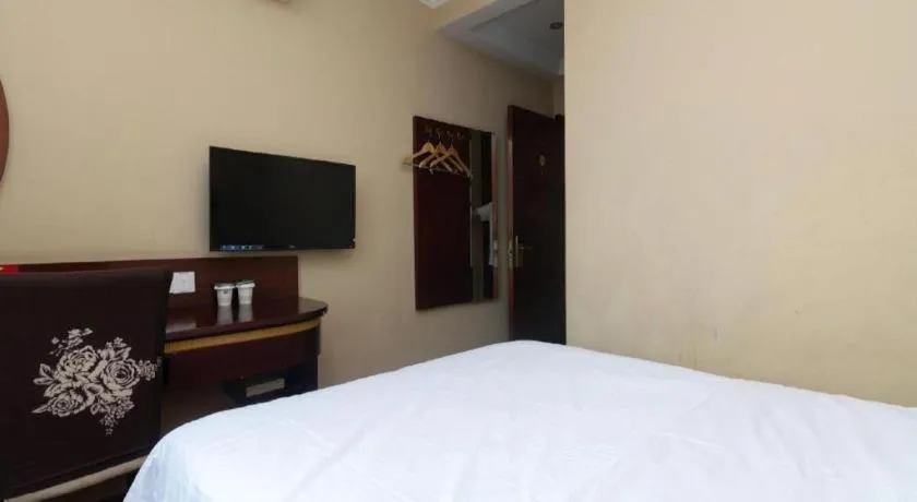 Bed in GreenTree Inn Shanghai Hongqiao Airport Huqingping Highway Shell Hotel