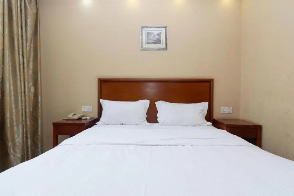 Bed in GreenTree Inn Shanghai Hongqiao Airport Huqingping Highway Shell Hotel