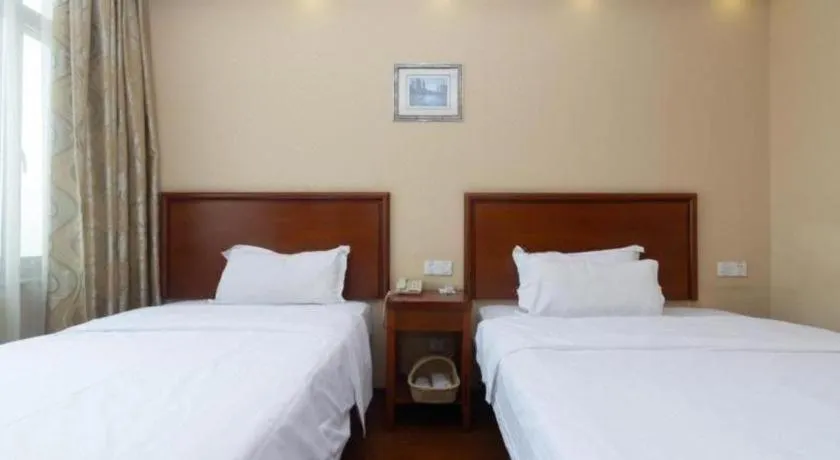 Bed in GreenTree Inn Shanghai Hongqiao Airport Huqingping Highway Shell Hotel