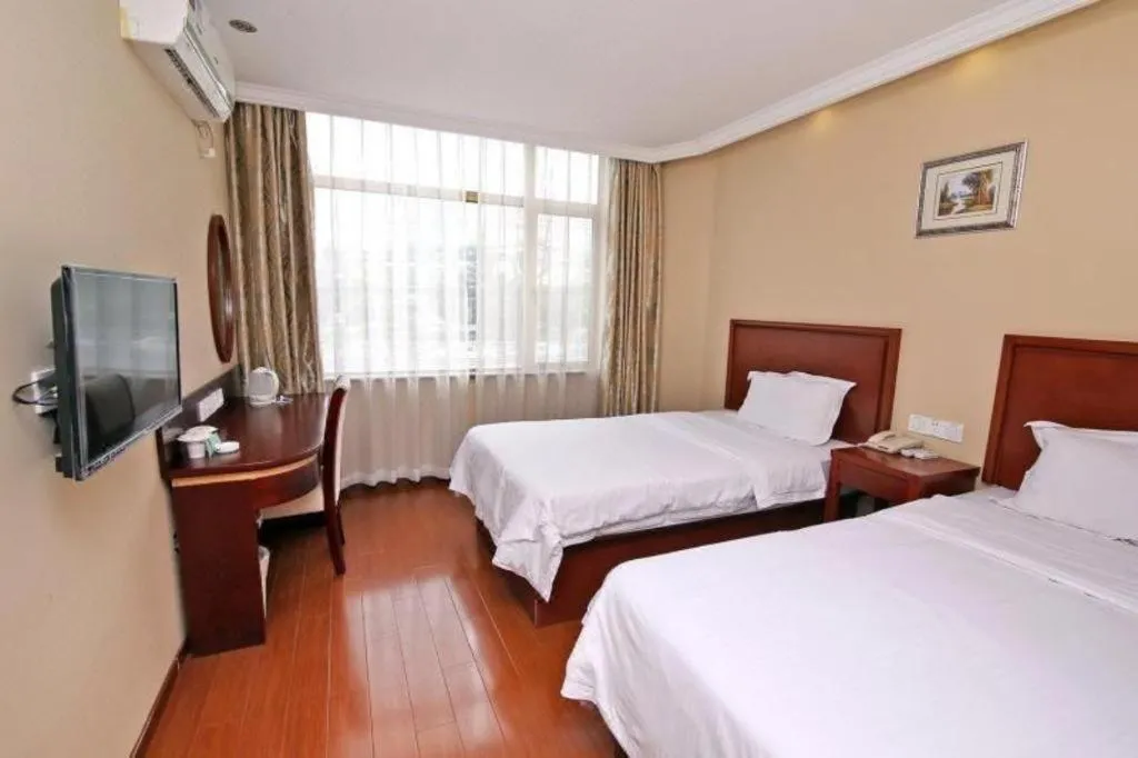 Bed in GreenTree Inn Shanghai Hongqiao Airport Huqingping Highway Shell Hotel