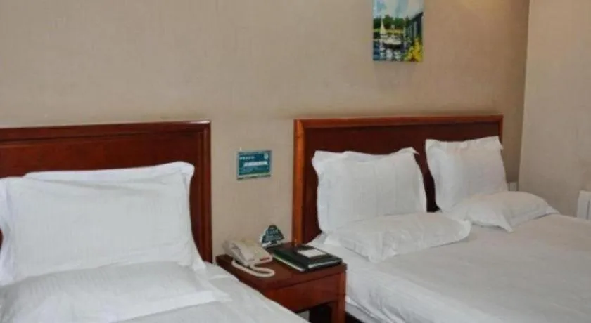 Bed in GreenTree Inn Shanghai Hongqiao Airport Huqingping Highway Shell Hotel