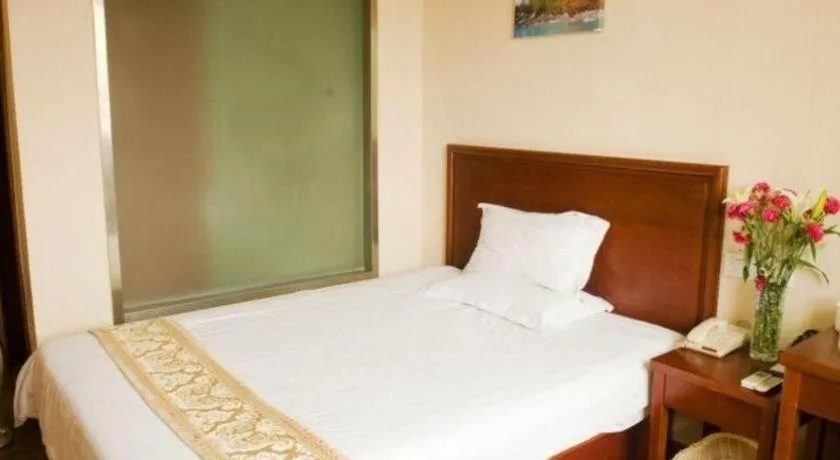 Bed in GreenTree Inn Shanghai Hongqiao Airport Huqingping Highway Shell Hotel