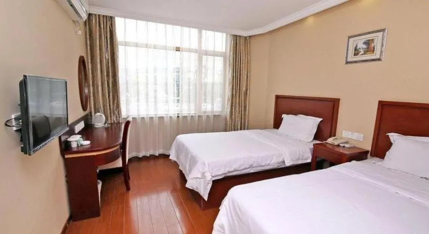 Bed in GreenTree Inn Shanghai Hongqiao Airport Huqingping Highway Shell Hotel